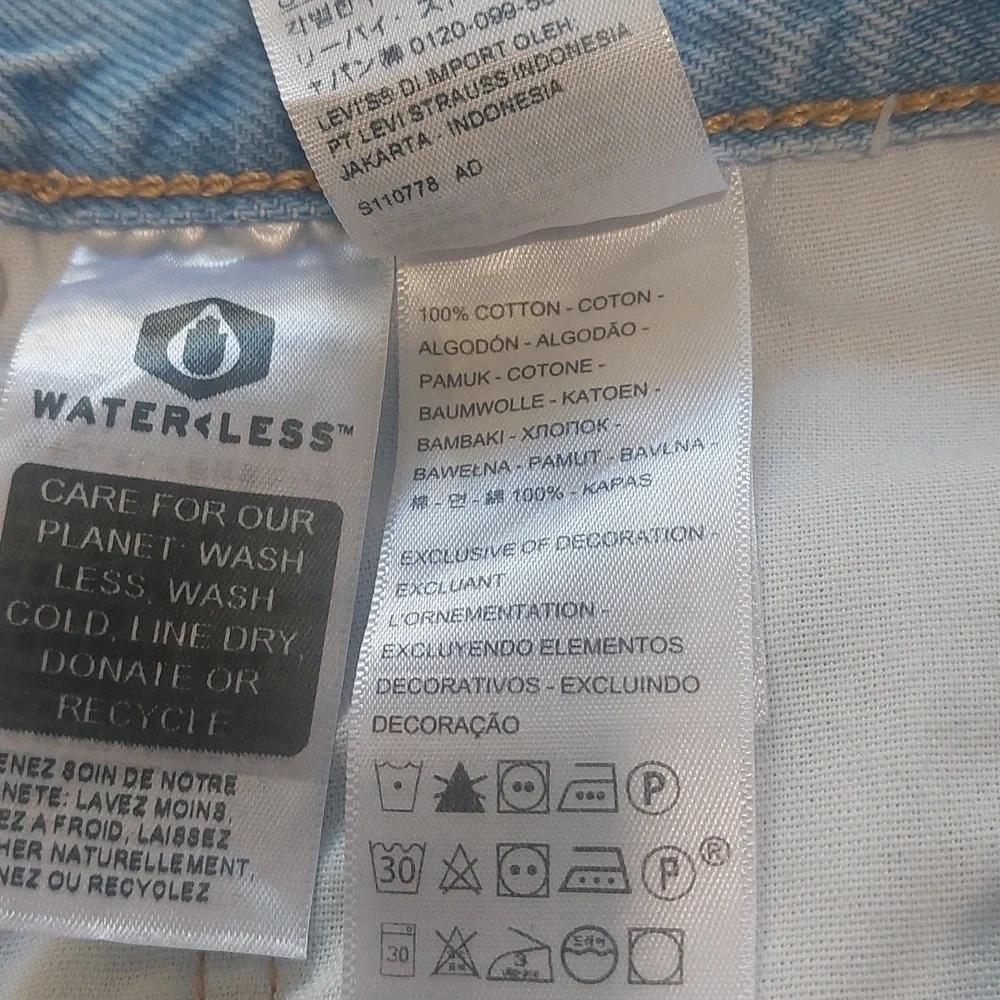 Levis Distressed Light Blue Denim Shorts.Size 12 . - Picture 4 of 9